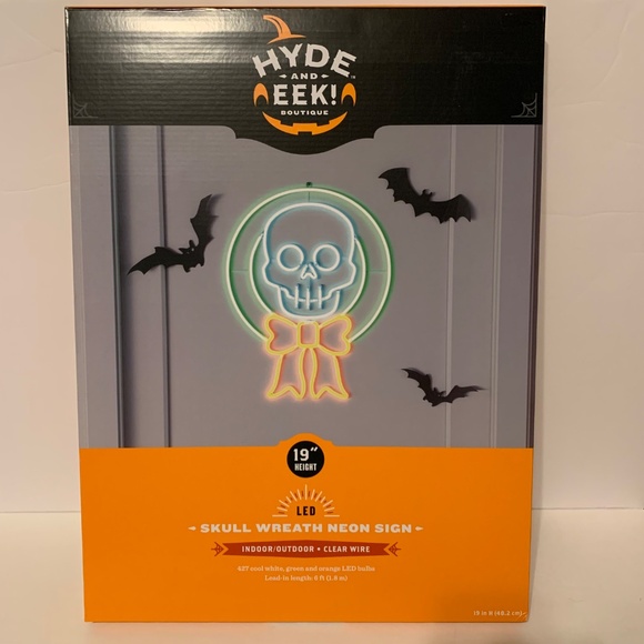 NIB. HYDE & EEK! Skull Wreath Neon Wall Light - Picture 4 of 7